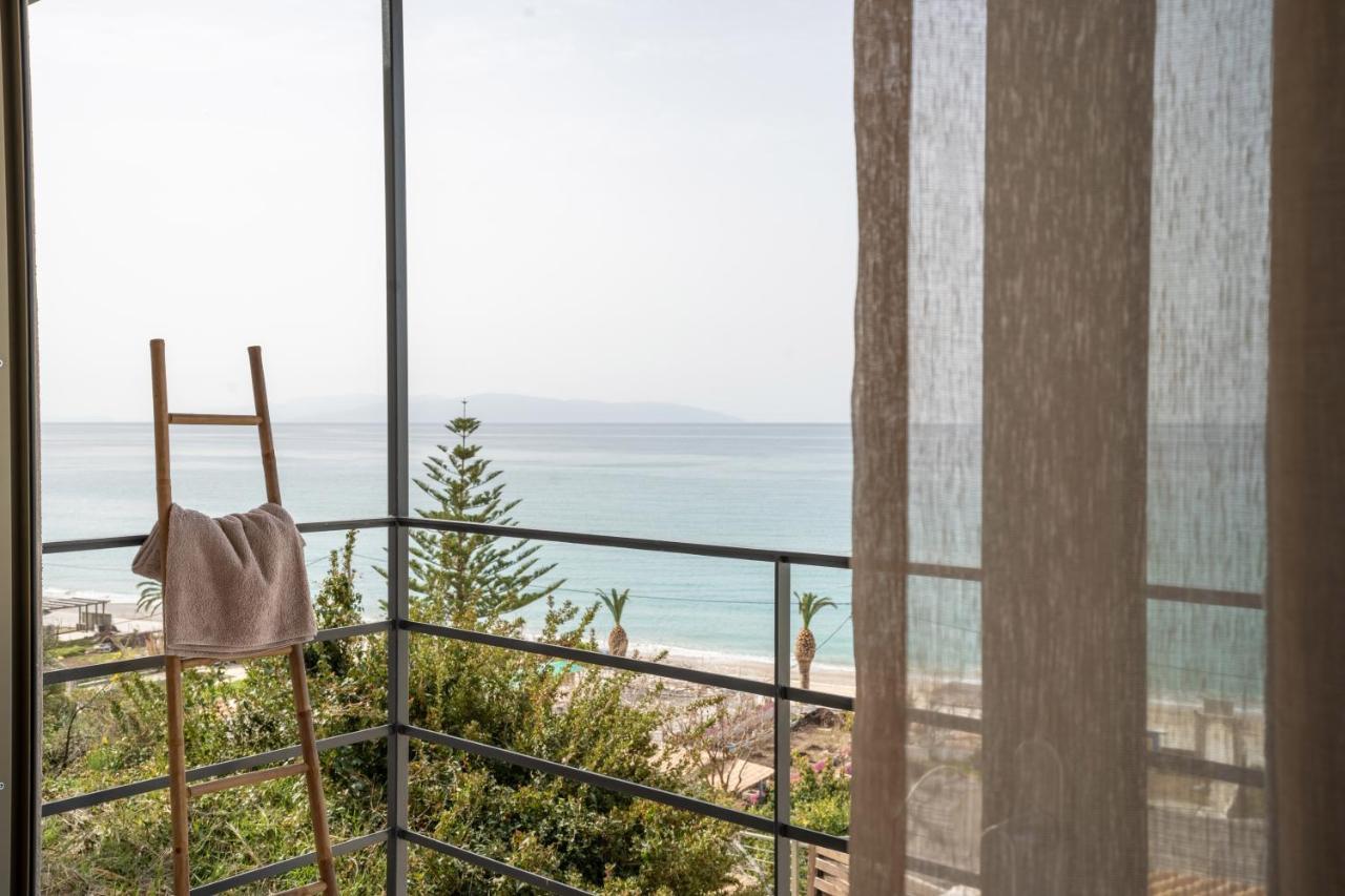 Thea Beachfront Suites In Lourdas Beach Lourdata  Exterior foto