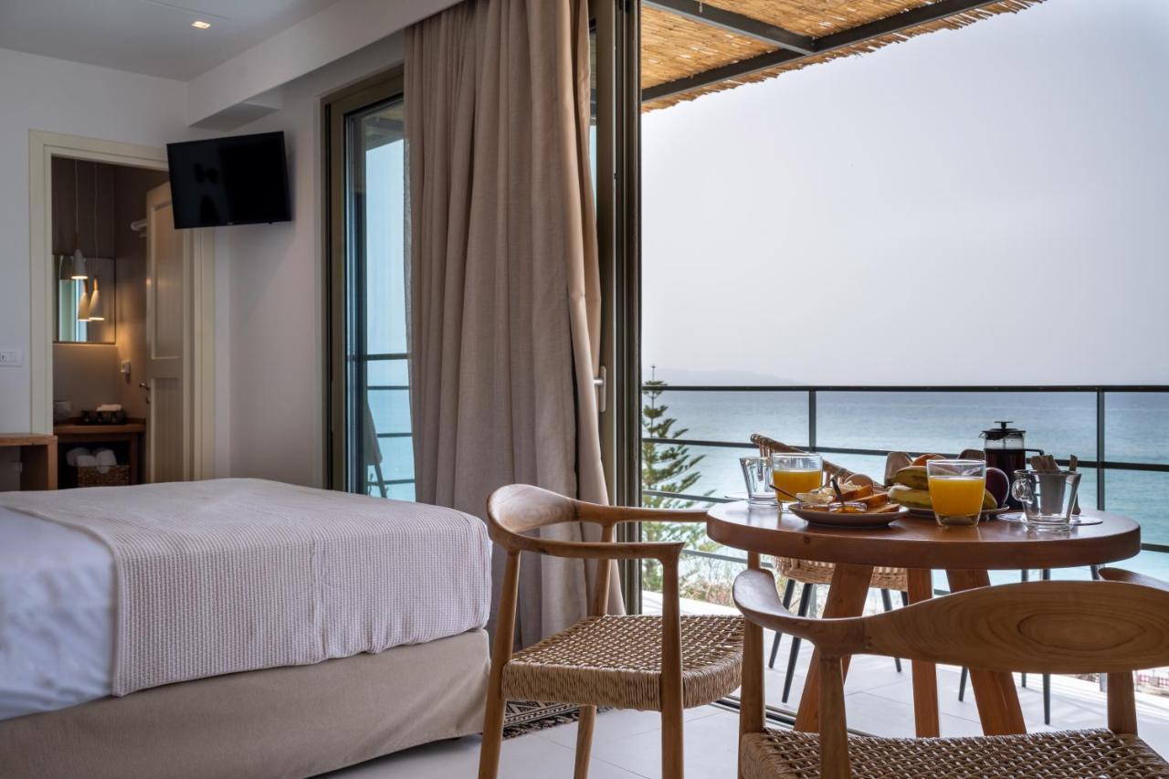 Thea Beachfront Suites In Lourdas Beach Lourdata  Exterior foto