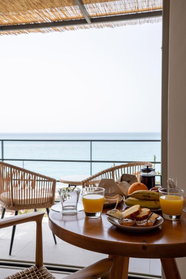 Thea Beachfront Suites In Lourdas Beach Lourdata  Exterior foto