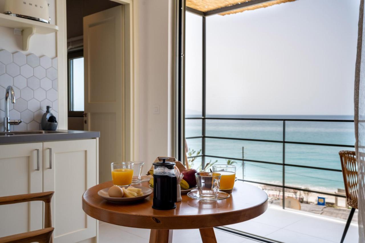 Thea Beachfront Suites In Lourdas Beach Lourdata  Exterior foto