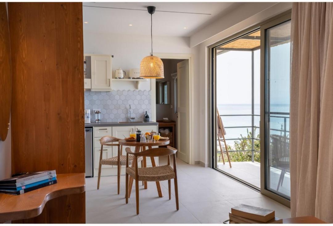 Thea Beachfront Suites In Lourdas Beach Lourdata  Exterior foto
